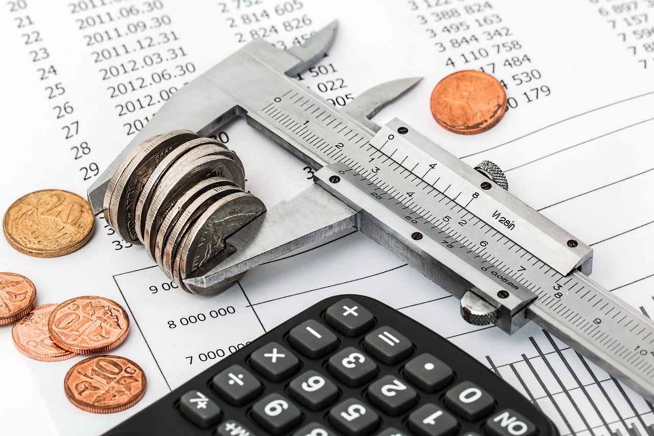 Księgowość i podatki: jak uniknąć problemów z pomocą profesjonalnego biura rachunkowego